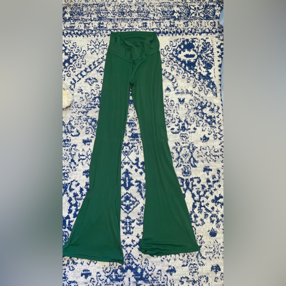 Arie| High Rise Knotted Flare Leggings